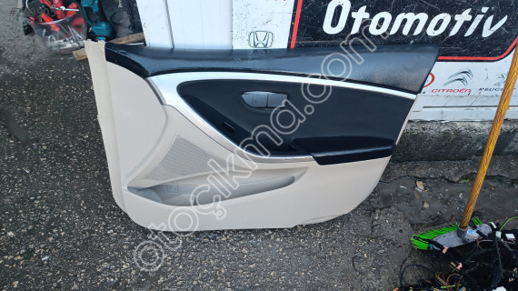 Hyundai i30 sağ ön kapı döşemesi