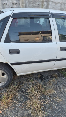 Vectra a sağ arka kapı orijinal beyaz dolu