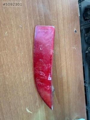 Renault Symbol arka sağ tampon reflektörü