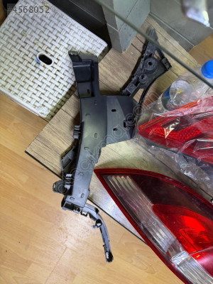 Opel Combo sol arka tampon braketi