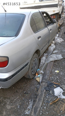 Nissan Primera sağ ön kapı