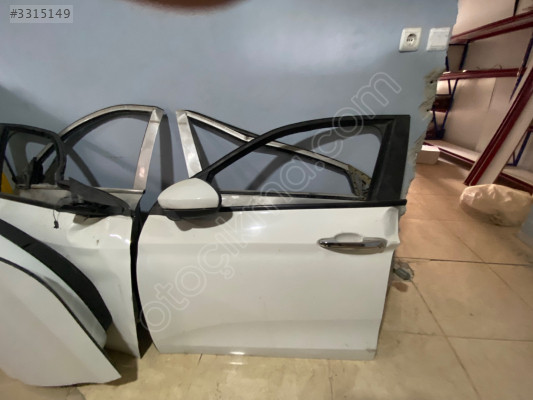 Fiat Egea sol ön. Kapı dolu