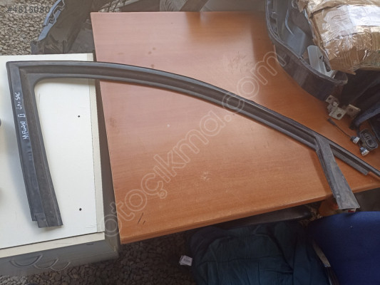 Renault Megane 2 Sağ Ön Kapı Cam Fitili