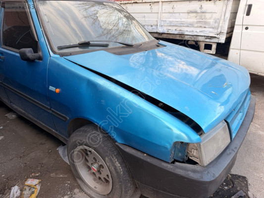 Fiat Uno kaput