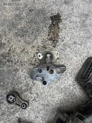 RENAULT TRAFİC 1 MOTOR KULAĞI