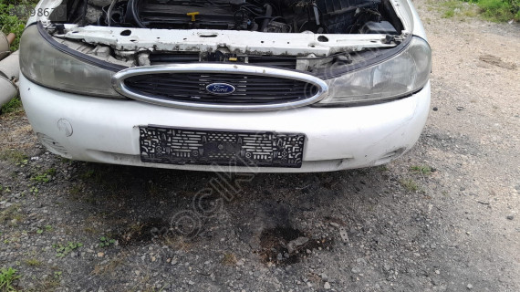 Ford mondeo mk2 on tampon