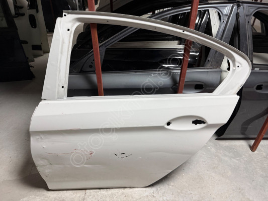 BMW 5 SERİSİ G30 ÇIKMA ORJİNAL SOL ARKA KAPI N2