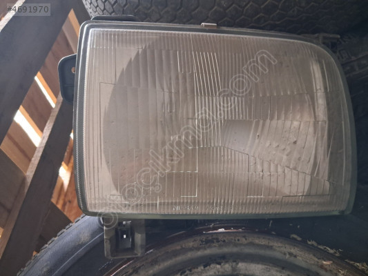 Nissan  D21  Sağ  Ön  Far