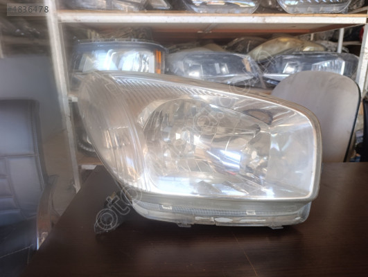 Toyota RAV4 sağ far