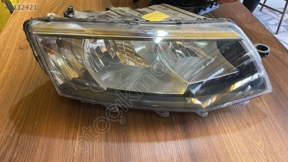 SKODA OCTAVİA SAĞ FAR