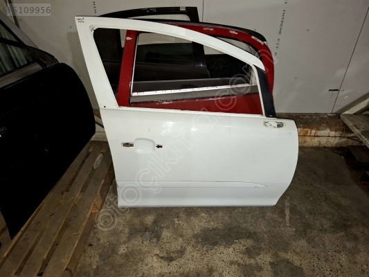 ÖZMEN OPEL CORSA D ÇIKMA SAĞ ÖN KAPI
