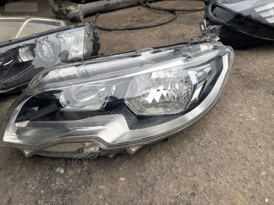 Peugeot 301 sol ön far