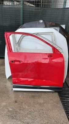 Audi Q3  Sağ Ön Kapı