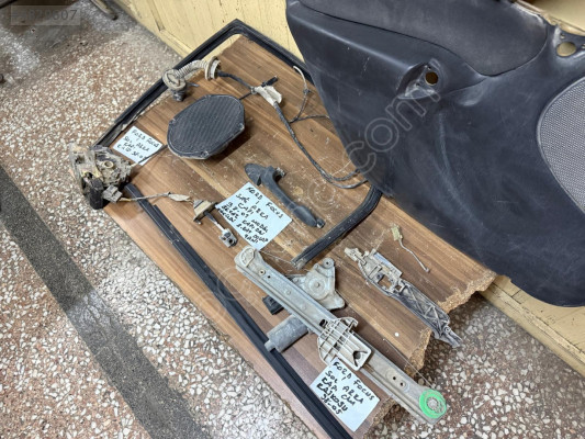 FORD FOCUS SOL ARKA KAPI CAM KRİKOSU 98-05 MODEL