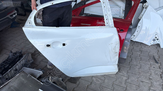 Megane 4 sağ arka kapı