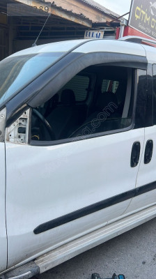 Fiat Doblo geniş aile sol ön beyaz kapı hatasız