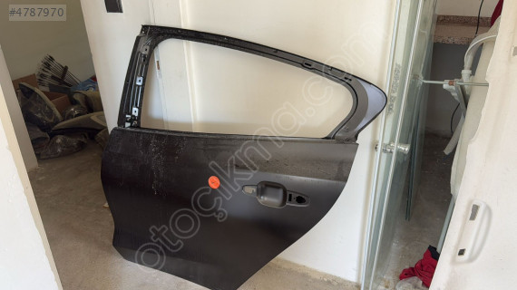 Fort Focus sedan sol arka kapı sıfır Orjinal