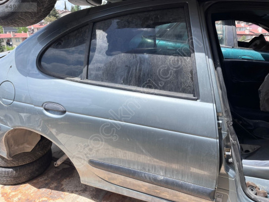 Renault megane 1 sag arka kapı