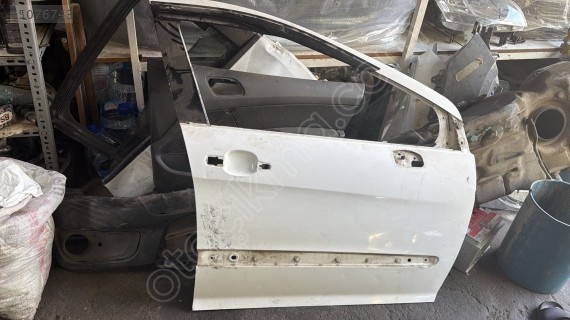 Peugeot 308 sağ ön kapı
