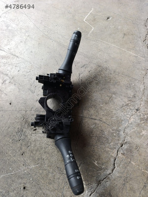 255672098R Renault express silgi sinyal kolu