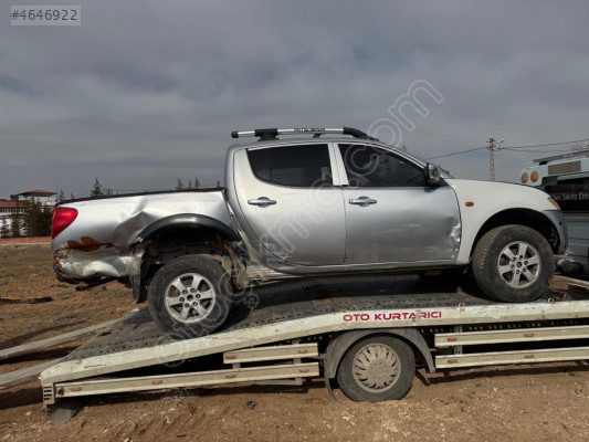 Mitsubishi L 200 sağ ön kapı