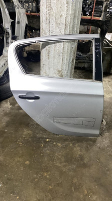 HYUNDAİ İ20 SAĞ ARKA KAPI