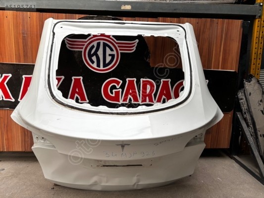 Tesla Model Y Bagaj Kapağı