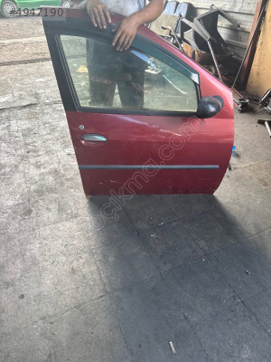 Dacia Logan sağ ön kapı