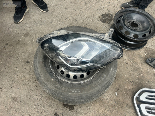 Ford Puma sağ ön far