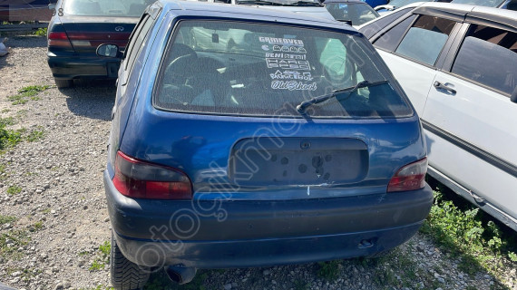 Citroen Saxo bagaj camı