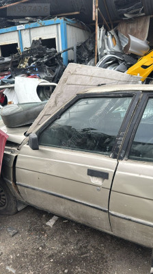 Renault 9 sol ön kapı