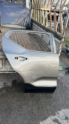 Volvo XC 40 sağ arka kapı