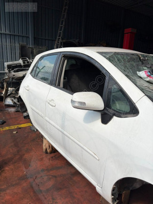 toyota auris sağ ön kapı 2011