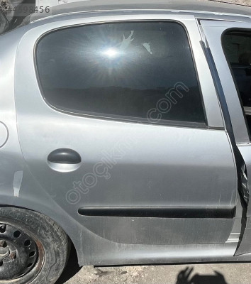 Peugeot 206 sağ arka kapı