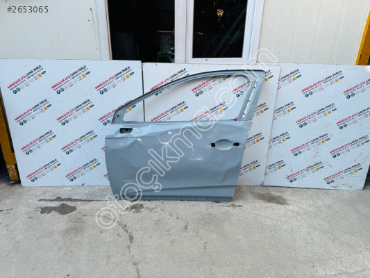 Renault Clio 5 sol ön kapı az hasarlı