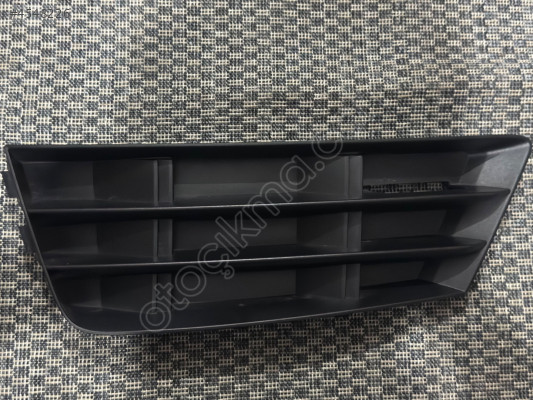 8WO807682B Audi A4 sağ sis kapağı