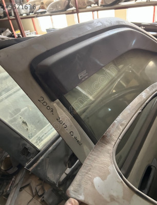 Isuzu D Max sağ ön kapı