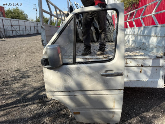 MERCEDES SPRİNTER SOL ÖN KAPI ORJİNAL ÇIKMA TEMİZ 4.ÜRÜN
