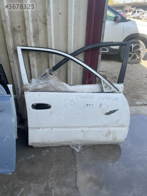 TOYOTA COROLLA SAĞ ÖN KAPI ÇIKMA ORJİNAL