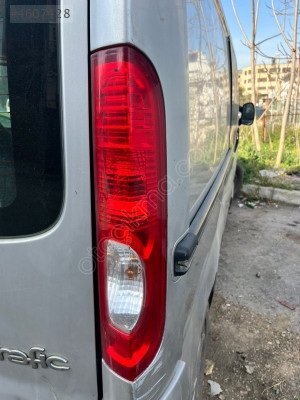 RENAULT TRAFİC SAĞ STOP