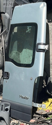 Renault master bagaj kapısı bu şeki