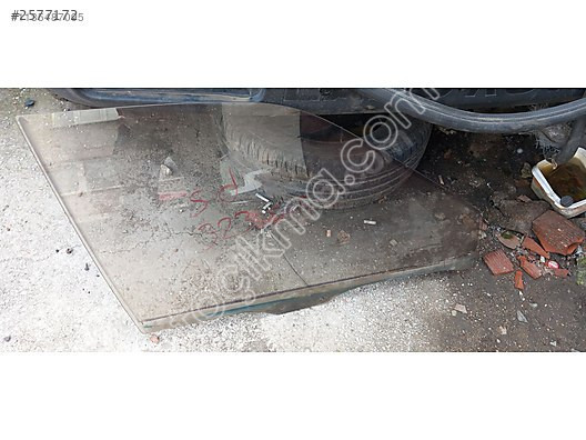mazda 323 sedan sağ ön kapı camı