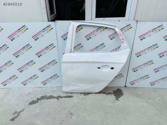 Opel Corsa f sol arka kapı (az hasarlı)