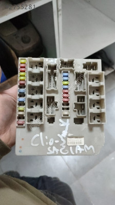 Clio 3 sigorta tablası