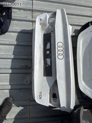 Audi A3 bagaj kapağı