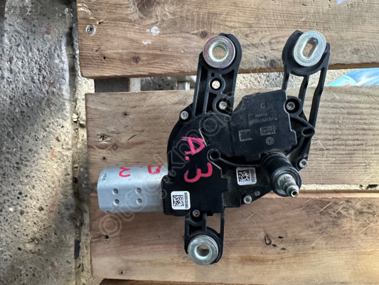 Audi a3 arka bagaj silgi motoru