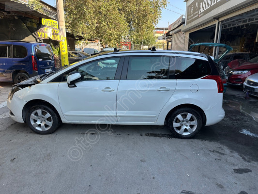 Peugeot 5008 sol arka Çamurluk