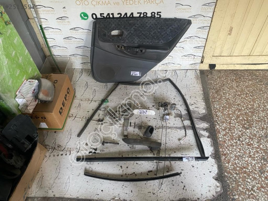 MAZDA 323 SAĞ ARKA KAPI DÖŞEMESİ 1998-2000 MODEL