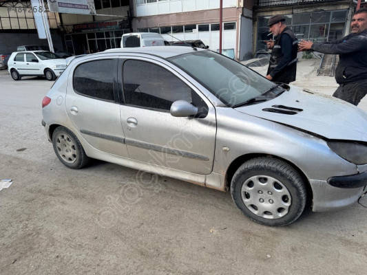 Peugeot 206 sağ ön kapı