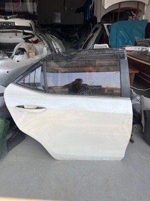 2014 2018 model Toyota corolla arka sağ kapı çıkma